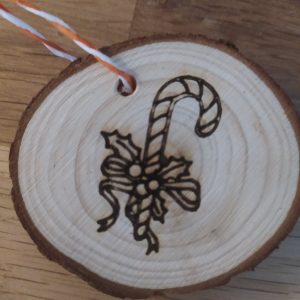 B/Rondin en bois 1 face sucre d'orge 1 face père noël