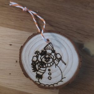 B/Rondin en bois 1 face bonhomme de neige balai 1 face père noël