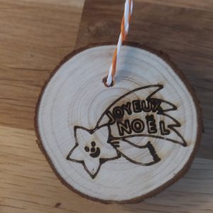 B/Rondin en bois 1 face étoile filante 1 face père noël