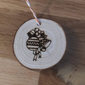 B/Rondin en bois 1 face cloche et boule 1 face père noël