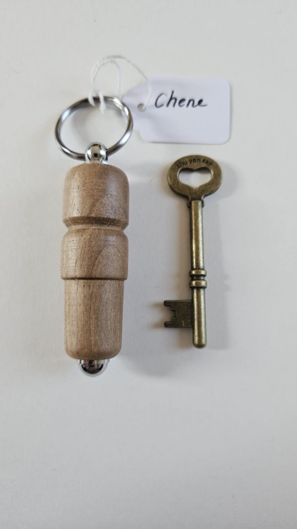 B/ porte clés tourné en bois chêne