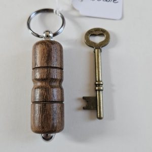 B/ porte clés tourné en bois bocote marron clair