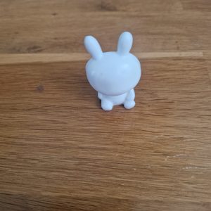 R/mini figurine lapin blanc