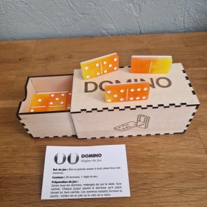 R/domino jaune et orange avec boîte