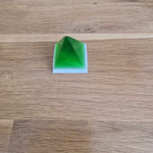 R/pyramide verte