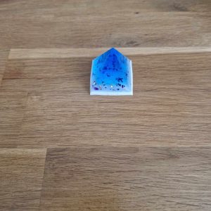 R/pyramide bleu pailleté