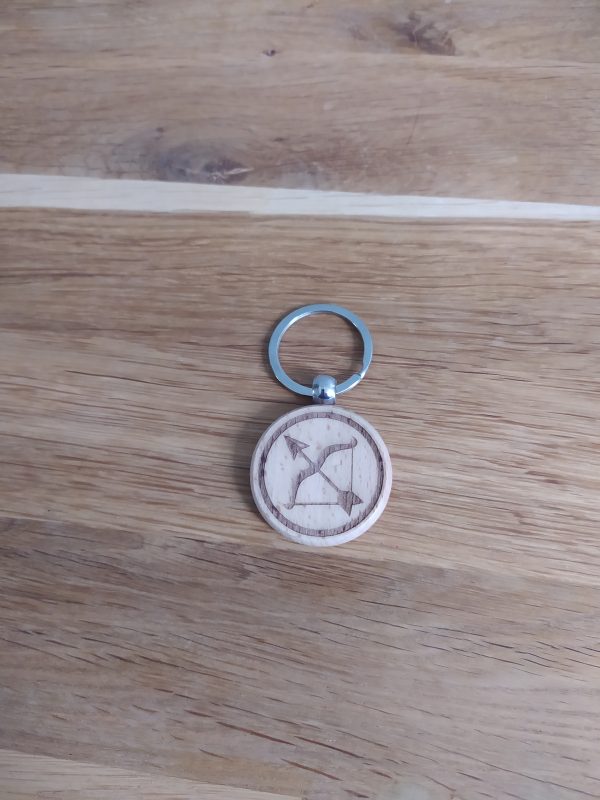 B/Porte clés en bois signe astrologique sagittaire et arbre de vie