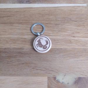 B/Porte clés en bois signe astrologique capricorne et arbre de vie