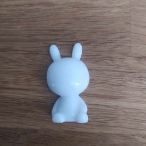 R/mini figurine lapin blanc