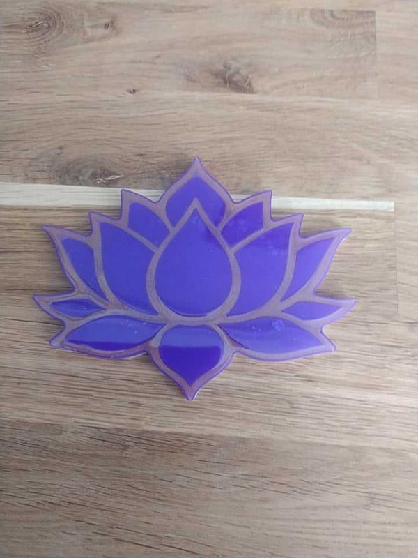 R/fleur de lotus à plat violet doré