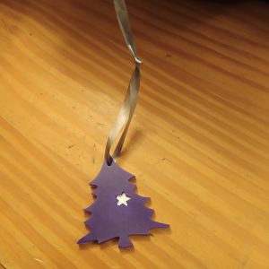 R/suspension sapin insert étoile violet