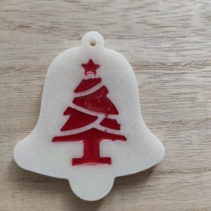 R/suspension cloche blanche insert sapin fond rouge