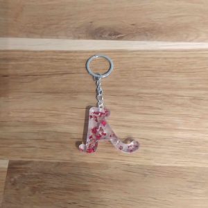 R/porte clés lettre feuilles d'or paillettes rouges (Attention des lettres peuvent être vendues...)