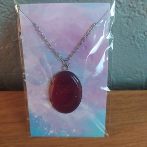 R/collier ovale bordeaux avec chaine