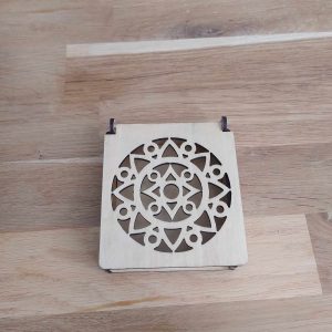 B/Boite carrée découpée au laser forme ronde mandala (round 1) vernie