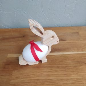 B/Lapin de  pâques en bois brut et son oeuf polystyrène