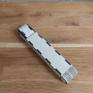B/Boîte découpée laser pour stylos fins