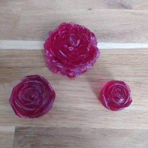R/lot de 3 fleurs rouge (pivoine, 2 modèles de roses)
