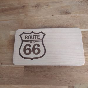 B/planche en bois en hêtre gravée laser (route 66)