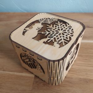 B/Boîte carrée de noël bonhomme de neige flocon découpée laser