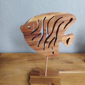 B/statue poisson sur socle en acacia