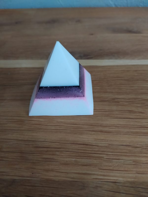 R/pyramide blanc rose et noir poudré