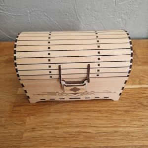B/coffre en bois découpé laser