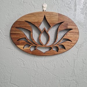 B/fleur de lotus chantournée ovale en acacia