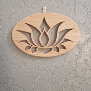 B/Fleur de lotus chantournée ovale en acacia