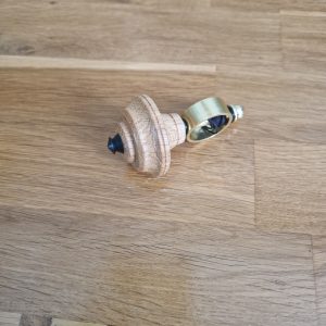 B/Toupie ficelle en chêne n° 8