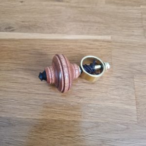 B/Toupie ficelle en sipo n° 6