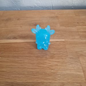R/Figurine renne bleu phosphorescent