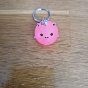 R/Porte clés boule animaux cochon rose fluo (traits dessinés)