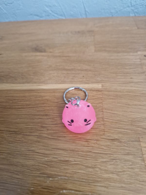 R/Porte clés boule animaux chat rose fluo (traits dessinés)