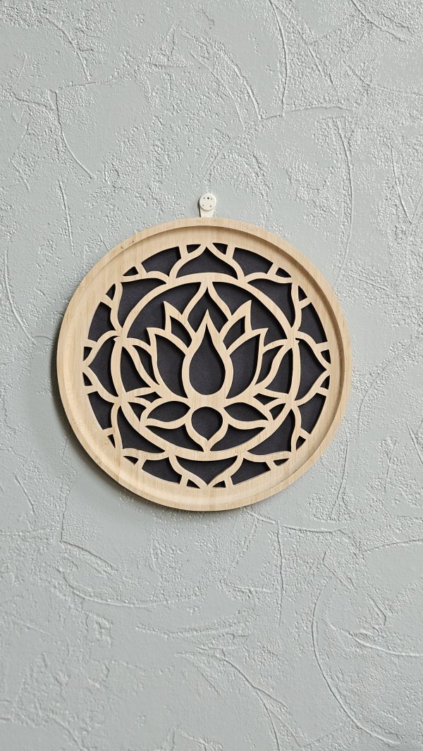 B/Cadre mural rond chantourné mandala et fleur de lotus fond noir diamètre 26