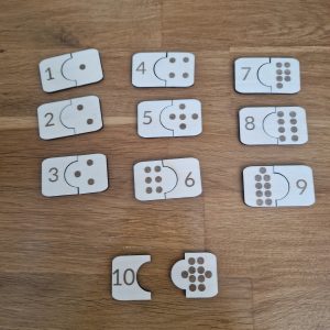 B/Jeu de domino puzzle enfants découpé et gravé laser