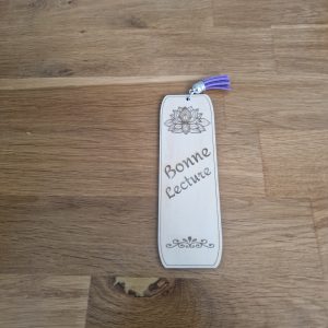 B/Marque pages gravé fleur de lotus pompon violet (gravure foncée)