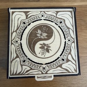 B/boite plate découpée et gravée laser (fleur)