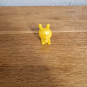 R/mini figurine lapin mica jaune