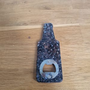 R/Décapsuleur forme bouteille feuilles argent feuilles noires n° 12