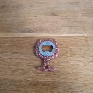 R/décapsuleur en forme de verre feuilles roses feuilles or n° 5
