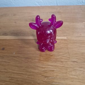 R/figurine renne violet prune