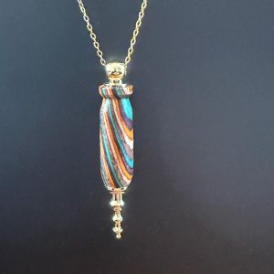 B/collier pendule tourné en bois multicolore (tube non strié, turquoise, orange, marron)
