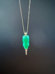 COLLIER PENDULE RESINE VERTE 30 € (1)