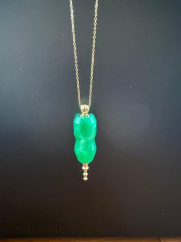 COLLIER PENDULE RESINE VERTE 30 € (2)
