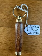 PORTE CLES SECRET TUBE EPAIS COEUR DEHORS 20 €
