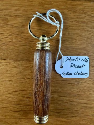 PORTE CLES SECRET TUBE EPAIS COEUR DEHORS 20 €
